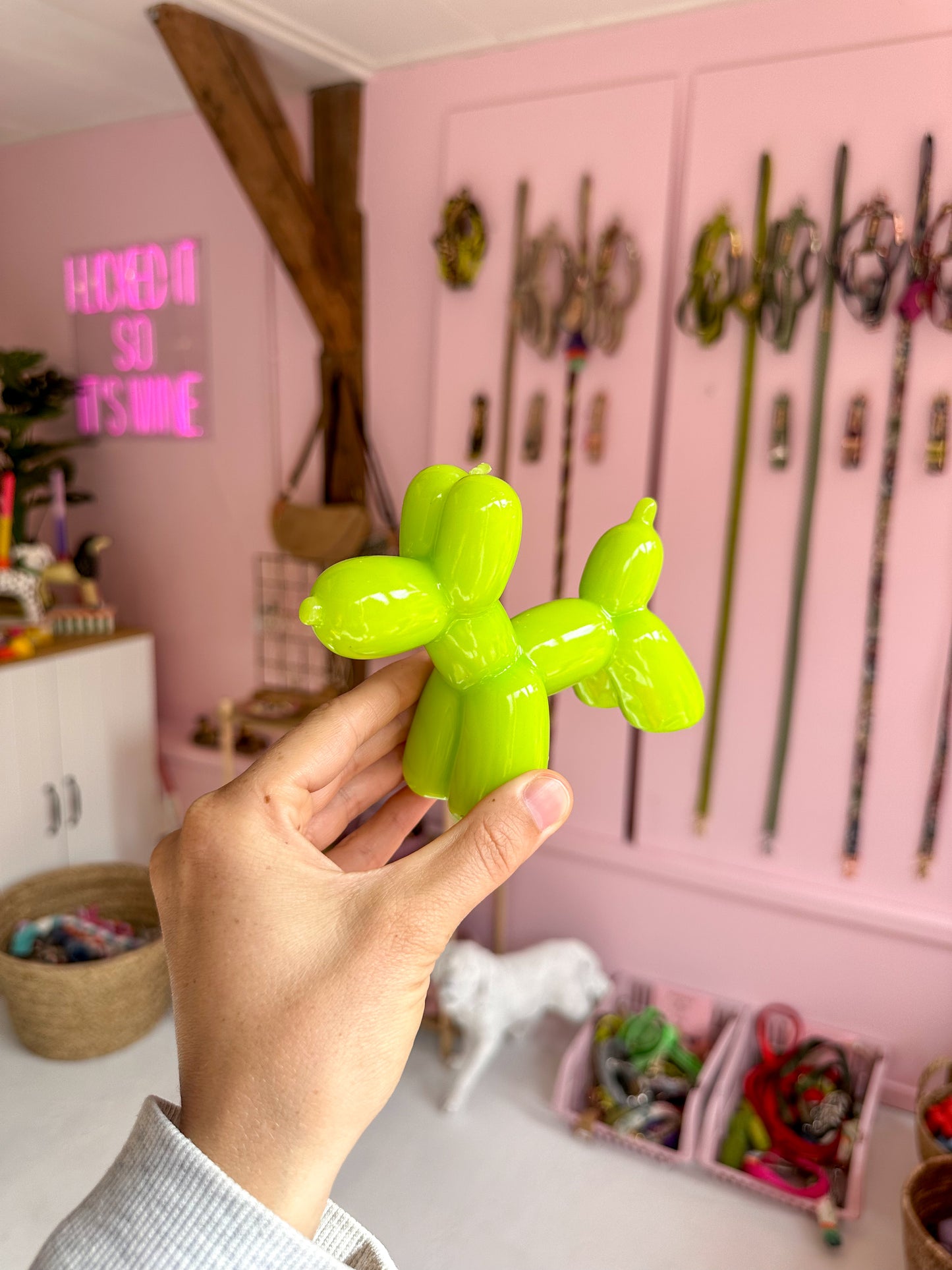 BALLOON DOG CANDLE - APPLE